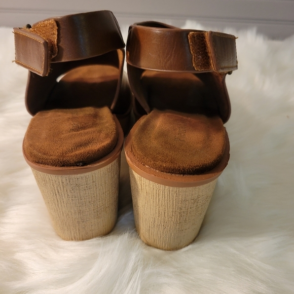 Brown Leather Women's Sandals - Picture 4 of 10